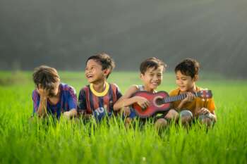 Robert collins l P Fb Bk Mn1c unsplash